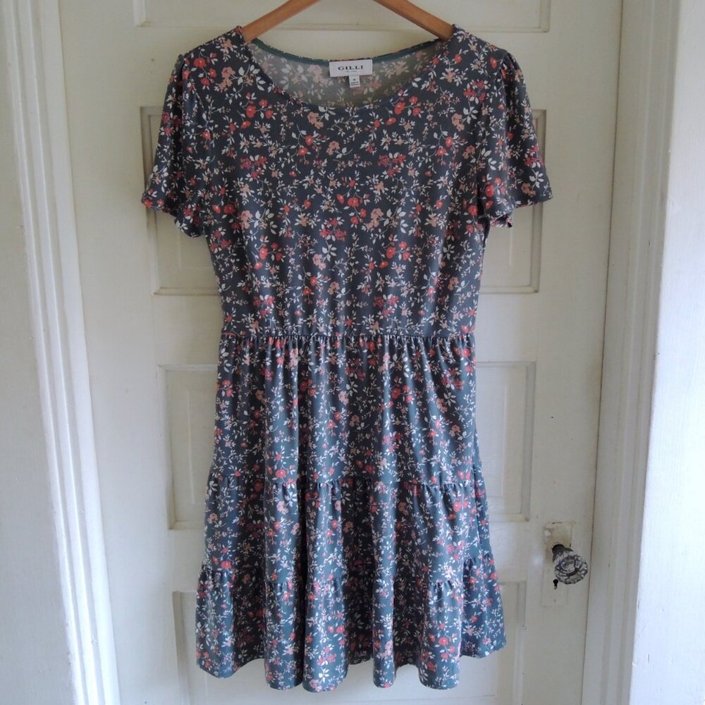 Gilli Gray Green Floral Tiered Dress M